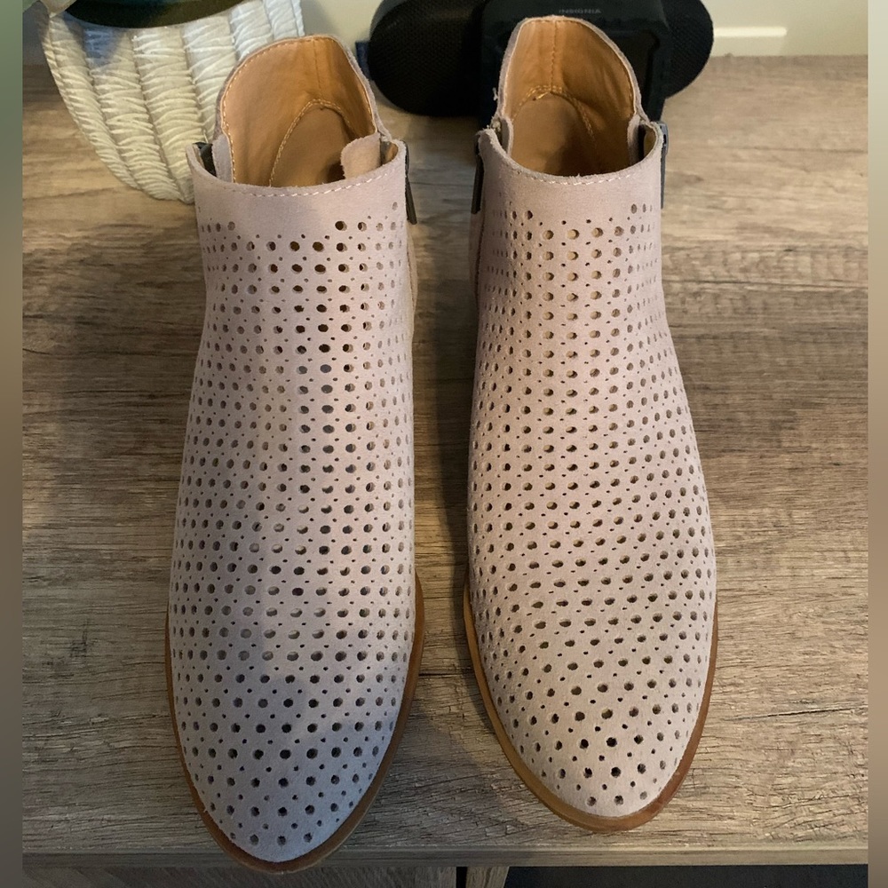Lucky Brand ankle boot (Size 9). Worn once. Like new! ❤️